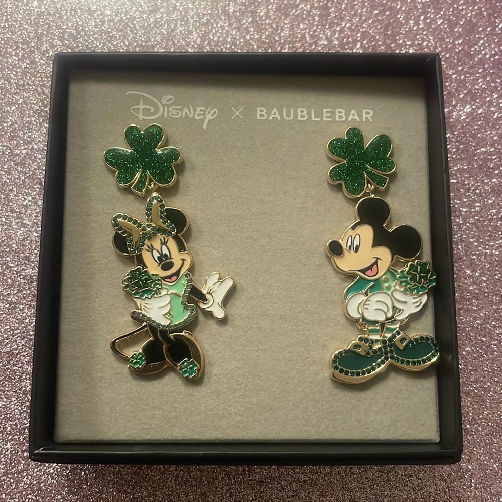 Mickey & Minnie St Pattys day earrings - Picture 1 of 3
